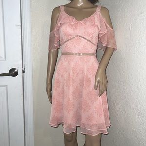 Flowy dress with Ruffle sleeves